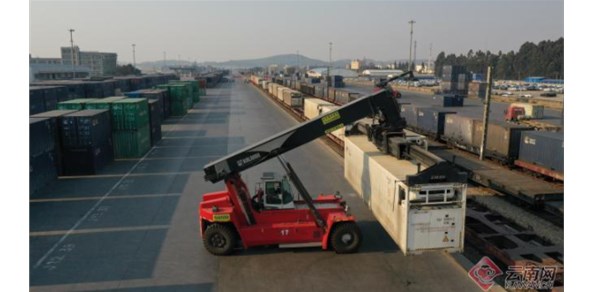 “中老泰”全程铁路运输往返班列首发 昆明至曼谷最快55小时到达